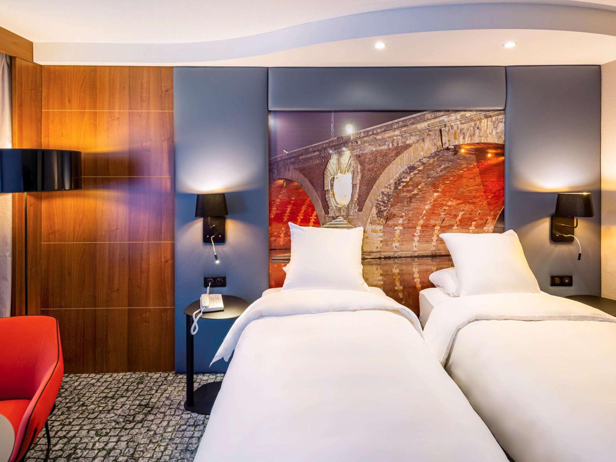 Hotel Mercure Centre Compans