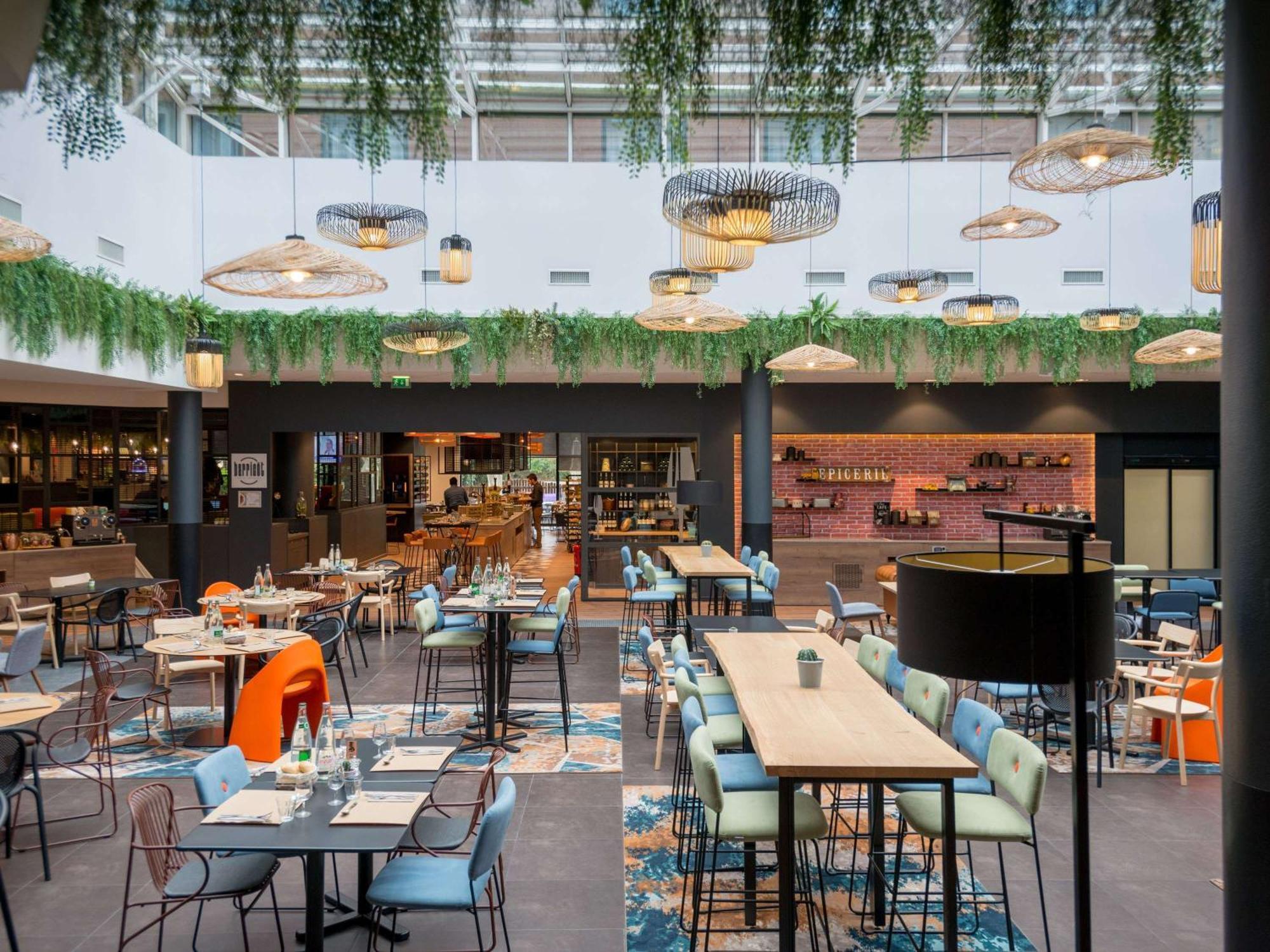 Hotel Mercure Centre Compans