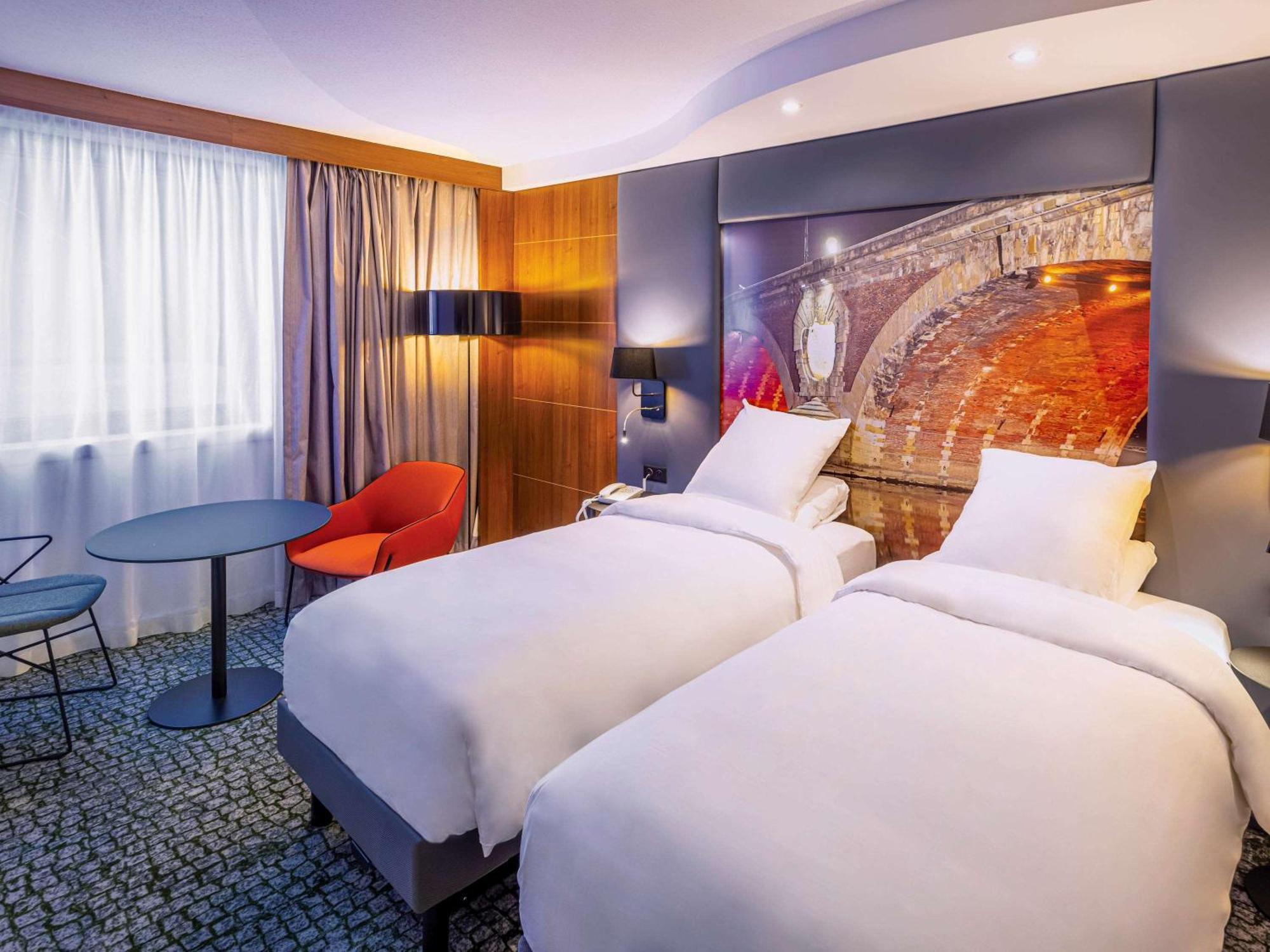 Hotel Mercure Centre Compans